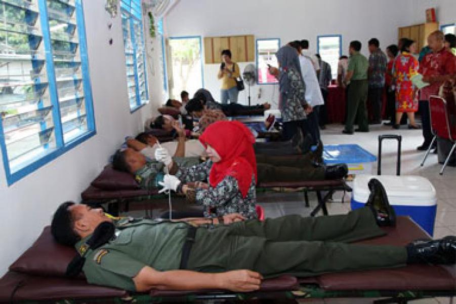 250 Prajurit TNI ikuti Donor Darah Natal