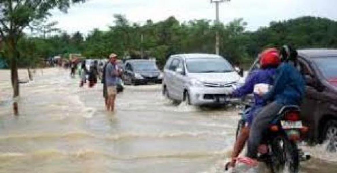 Akses Jalan Desa Rantau Baru Terputus, Ikan pun Sulit Didapat