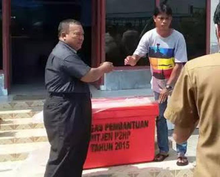 DPKP Salurkan 195 Coolbox Kepada Nelayan Meranti