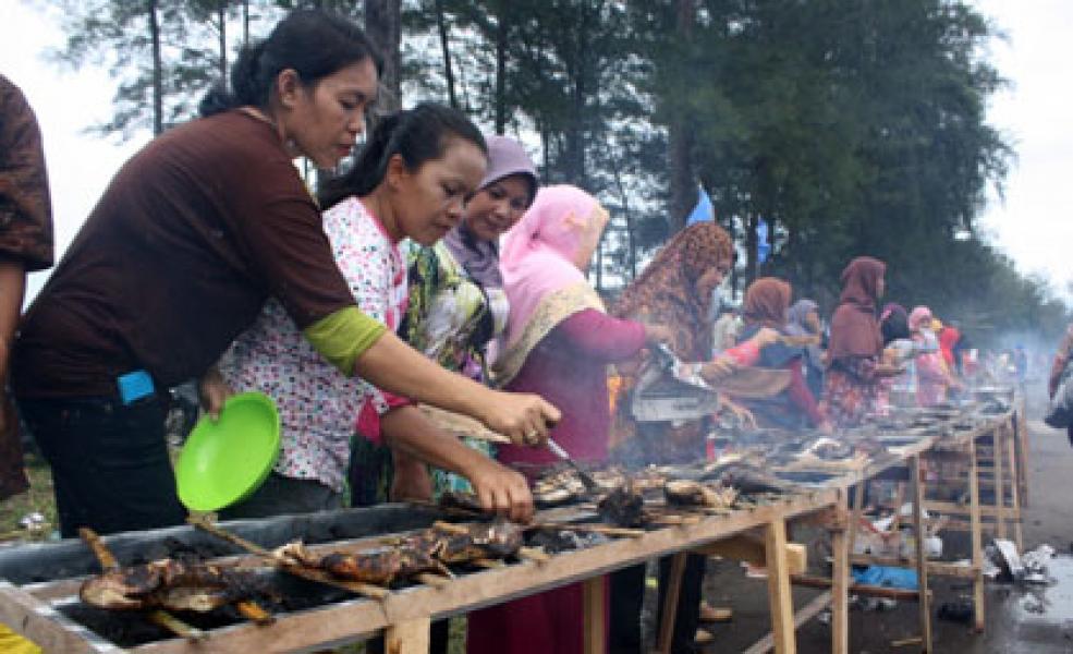 Dalam Rangka Harkannas, Pemkab Bengkalis Gelar Bakar Ikan Massal