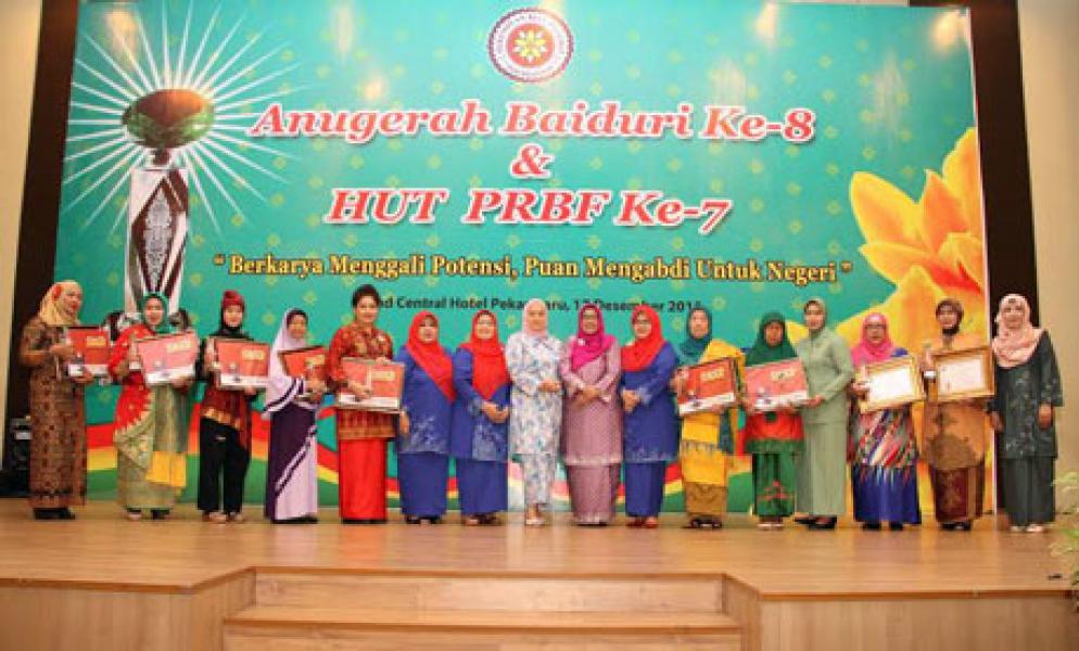 Delapan Perempuan Riau Terima Anugerah Baiduri