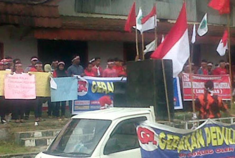 HUT Pertamina Lirik Diwarnai Aksi Demo