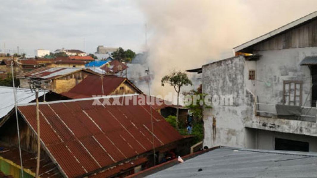 Kebakaran Rumah Gegerkan Warga Jalan Hasanuddin