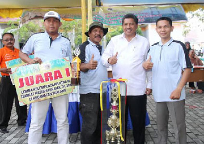 Kelompencapir KTNA III di Tualang, Kecamatan Minas Rebut Piala Bupati