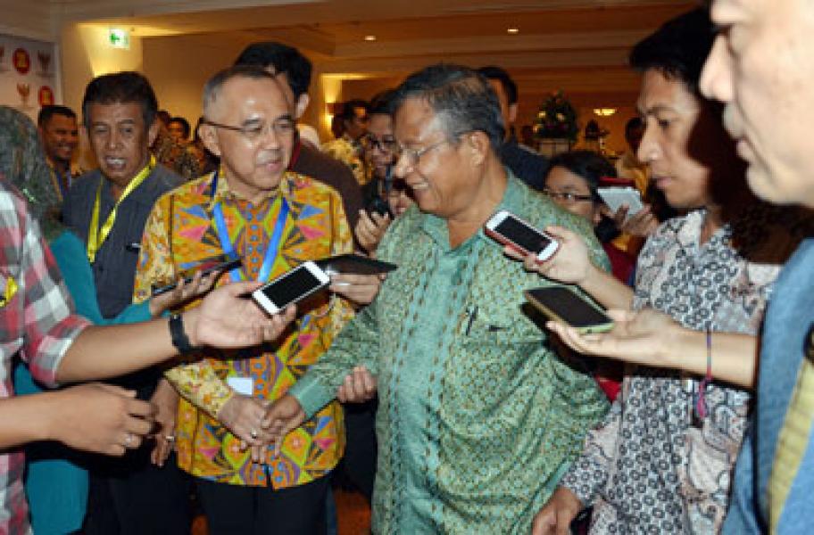 Kesiapan Koperasi dan UMKM Menghadapi MEA 2015