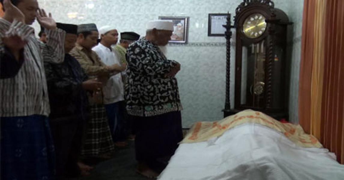 Ketua Dewan Syuro Meninggal, PKB Kibarkan Bendera Setengah Tiang