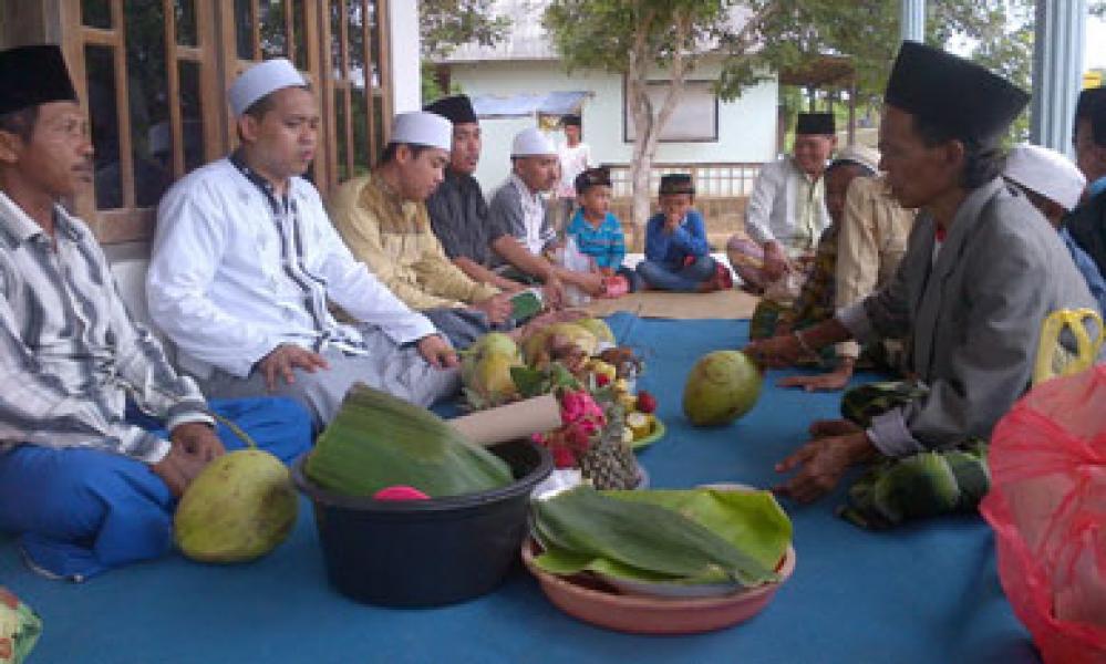 Melihat Tradisi Warga Madura Sambut Maulid Nabi Muhammad