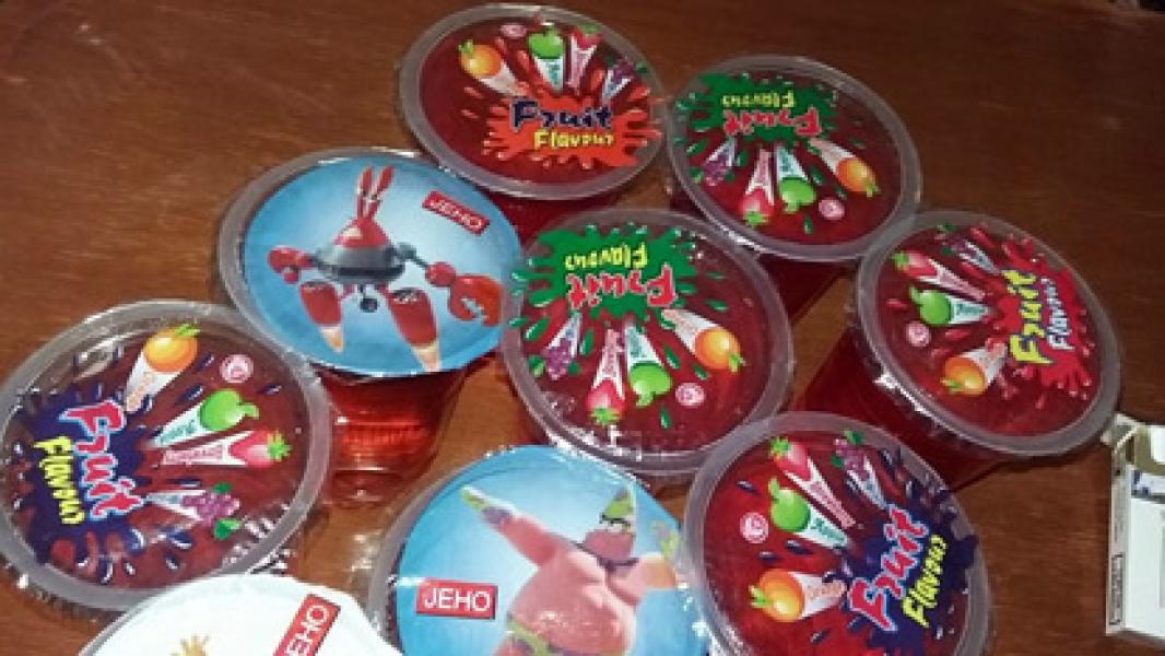 Parah, Miras Gelas Plastik di Bogor Bergambar Tokoh Spongebob