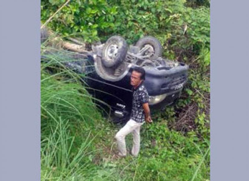 Pecah Ban Belakang Pick Up Zebra Masuk Parit