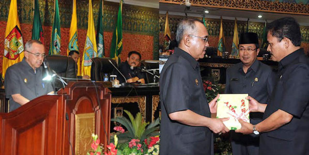 Plt Gubri Serahkan Nota Keuangan RAPBD 2016 ke DPRD Riau