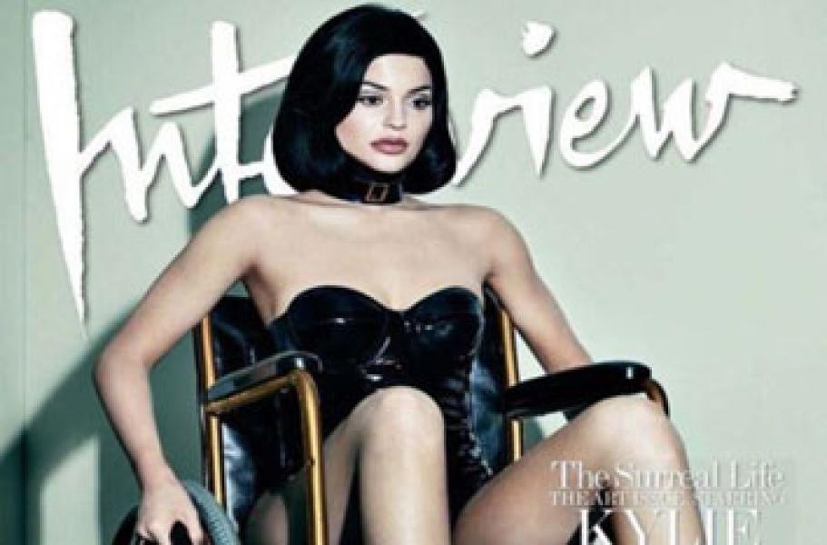 Pose Kylie Jenner di atas Kursi Roda Dikecam