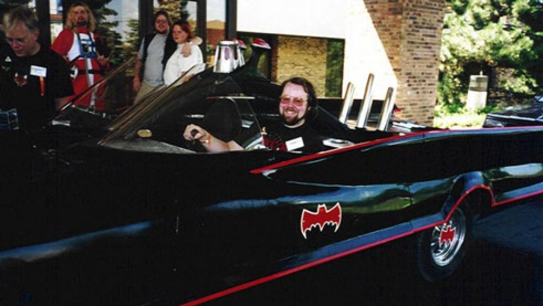 Pria Ini Rela Rogoh Rp3,5 M untuk Bikin Batmobile