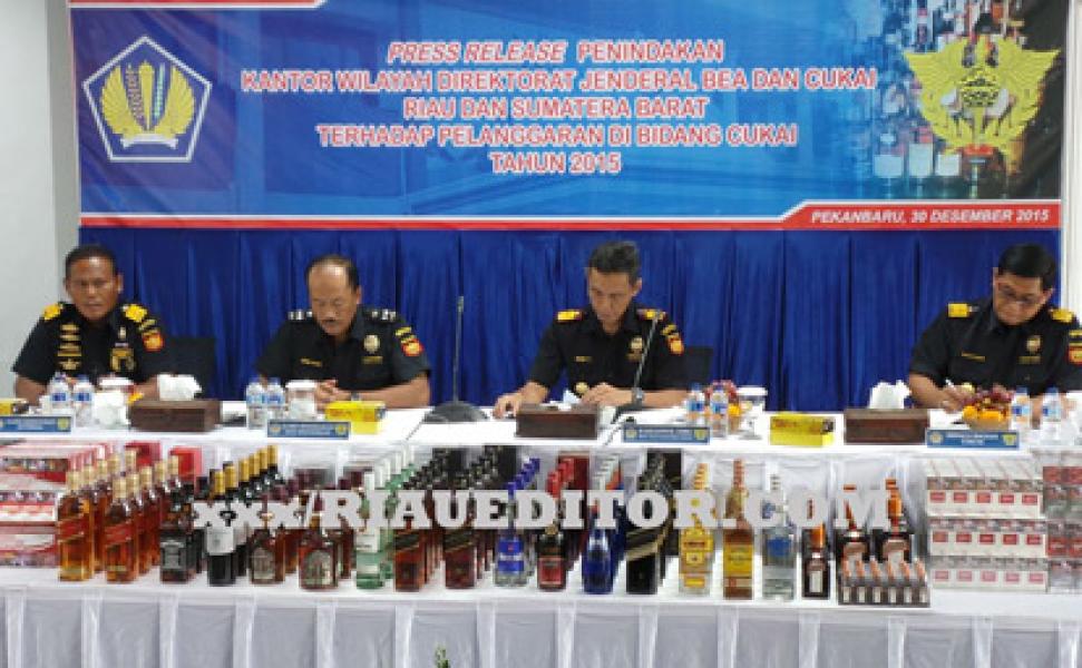 Selain Rokok, Bea Cukai Riau-Sumbar Ungkap Miras Rp 7,2 Milyar
