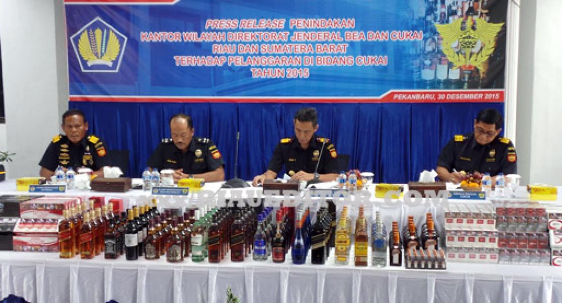 Selama Januari-Desember 2015 Bea Cukai Riau-Sumbar Sita 20 Juta Batang Rokok