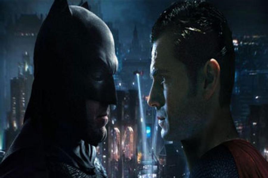 Superman Hina Batman di Trailer Batman v Superman