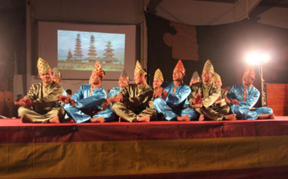 Tari Indang Indonesia Meriahkan Natal di Lebanon