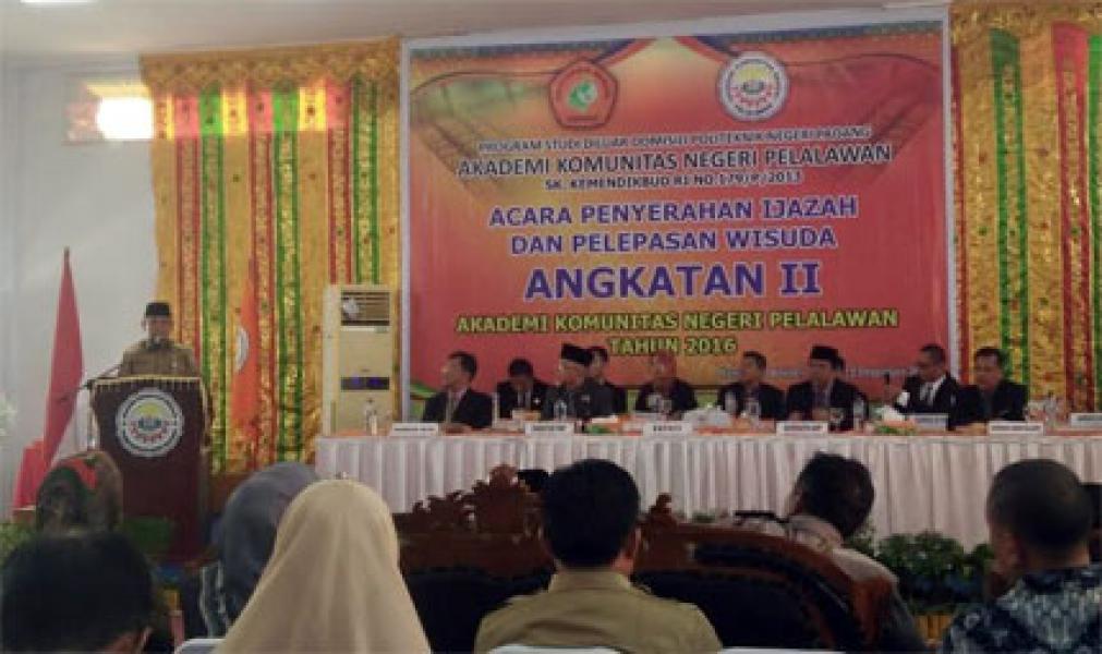AKNP Gelar Pelepasan Wisuda Angkatan II‎, Bupati Harris: Tingkatkan Kualitas SDM