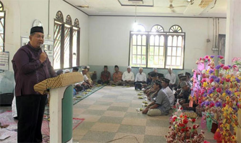 Asisten I Setdakab Inhil Hadiri Peringatan Maulid Nabi Muhammad SAW 1438 H Di Kecamatan Enok