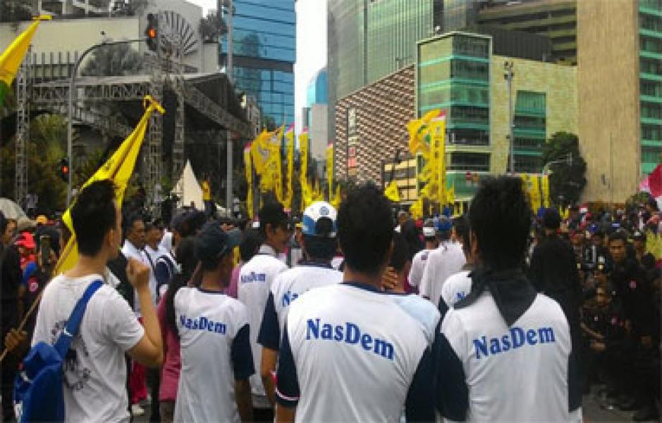 Atribut Parpol di CFD Dikeluhkan Warga