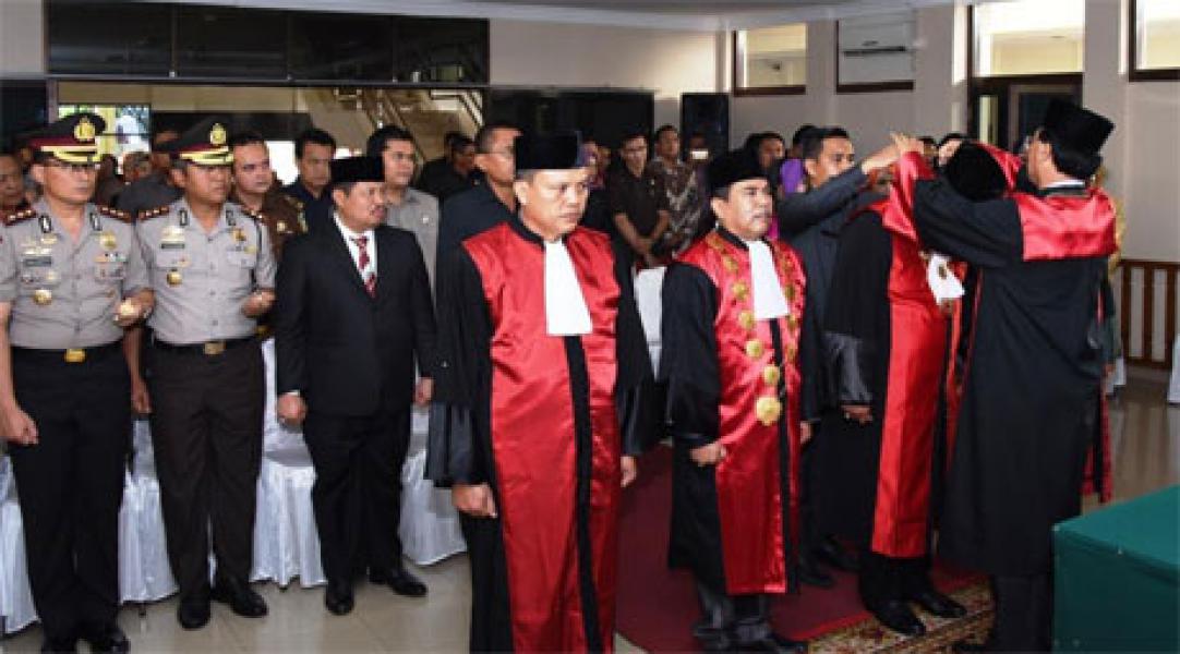 Bupati Amril Hadiri Pelantikan dan Sertijab Ketua PN Bengkalis di Pekanbaru