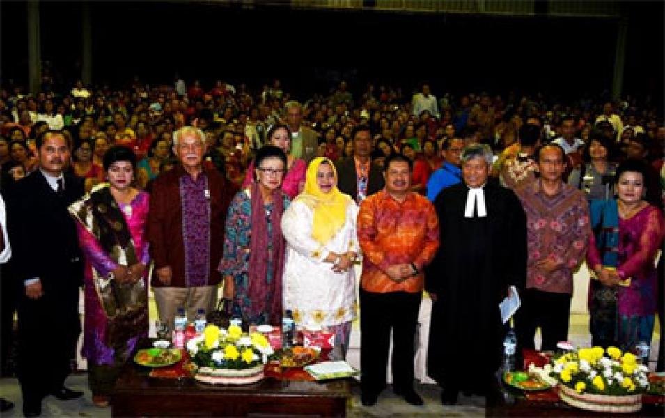 Bupati Amril dan Ketua TP-PKK Bengkalis Hadiri Perayaan Natal Oikoumene di Duri