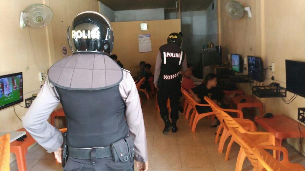 Cegah Penyimpangan Saat Jam Sekolah, Sat Sabhara Polres Kampar Gelar Razia Warnet