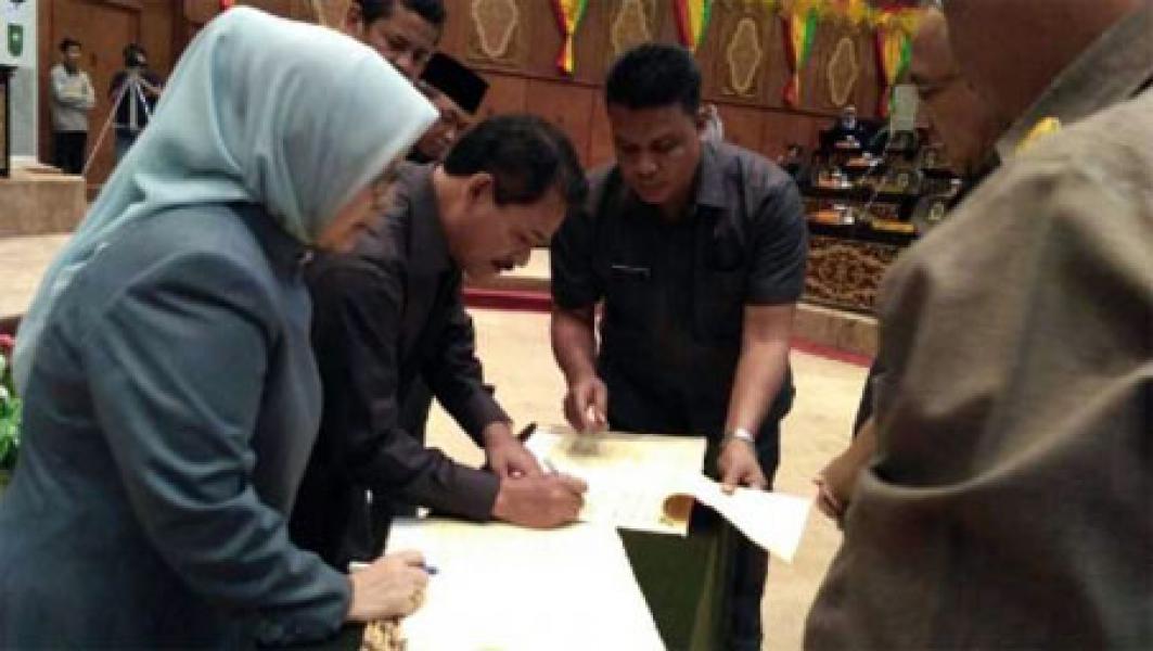 DPRD dan Pemprov Riau Tandatangani KUA-PPAS Tahun 2017