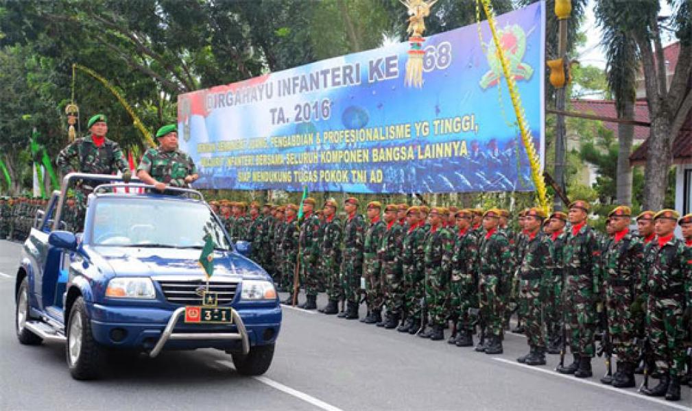 Danrem 031/Wirabima Pimpin Upacara HUT Infanteri di Jalan Gajah Mada Pekanbaru