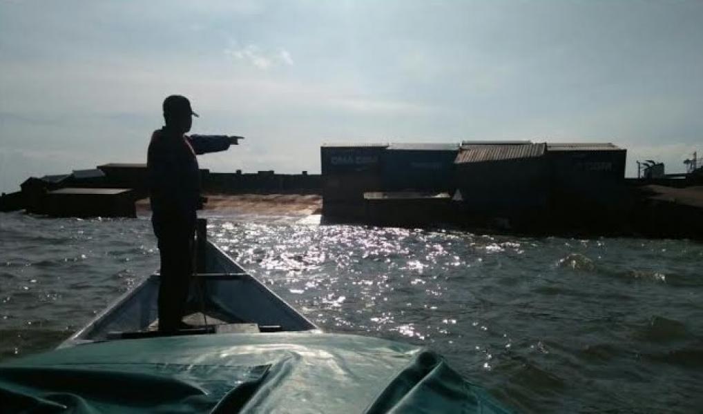 Dihantam Ombak, Kapal Tongkang BG Low Kim Chuan 8 Terbalik di Selat Morong Bengkalis