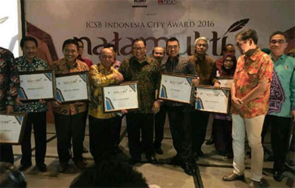 Dinilai Berhasil Bina UMKM, Pemkab Pelalawan Terima Penghargaan Natamukti Pranata