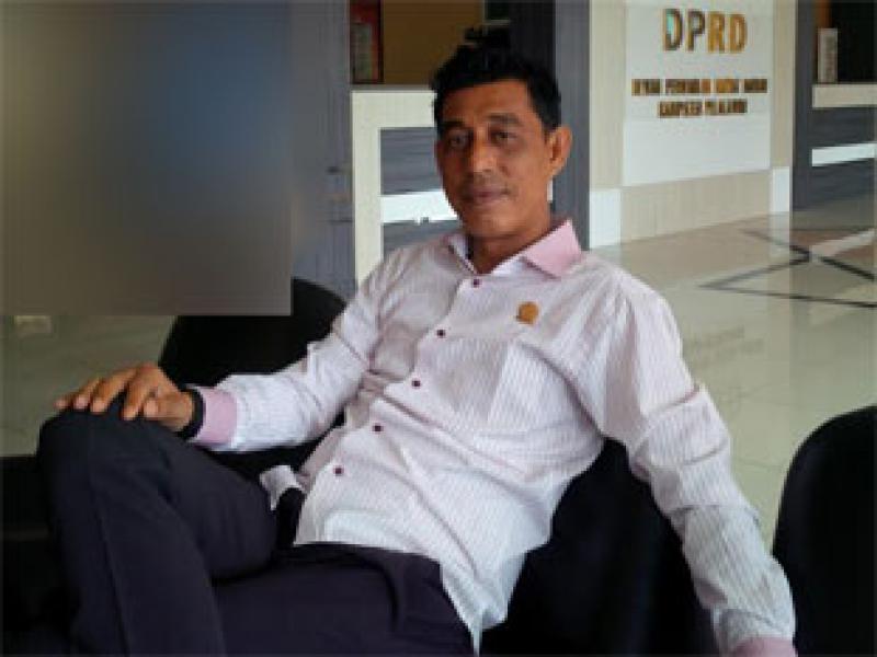 Dua kali Konslet, Khawatir Terbakar Warga Areal Pasar Teluk Dalam Minta PLN Ganti Jaringan Baru