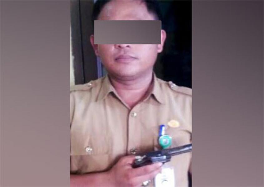 Gertak Orang Pakai Replika Senjata API, Oknum PNS Diskes Kampar Ditangkap Polisi
