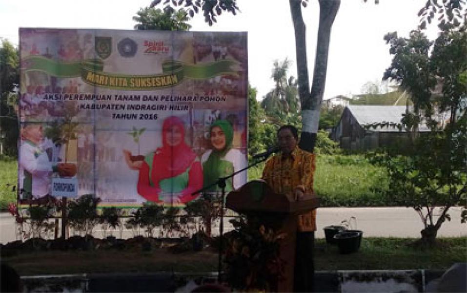 Hadiri Aksi Perempuan Tanam dan Pelihara Pohon, Ini Pesan Bupati Wardan