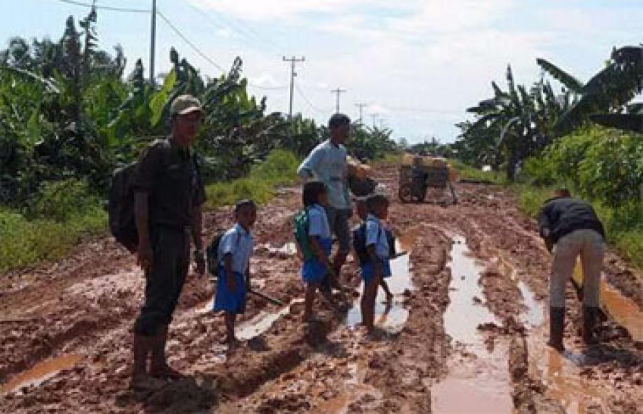 Hasil Tani ke Luar Negeri, Akses Jalan Kepenghuluan Darussalam Menyedihkan