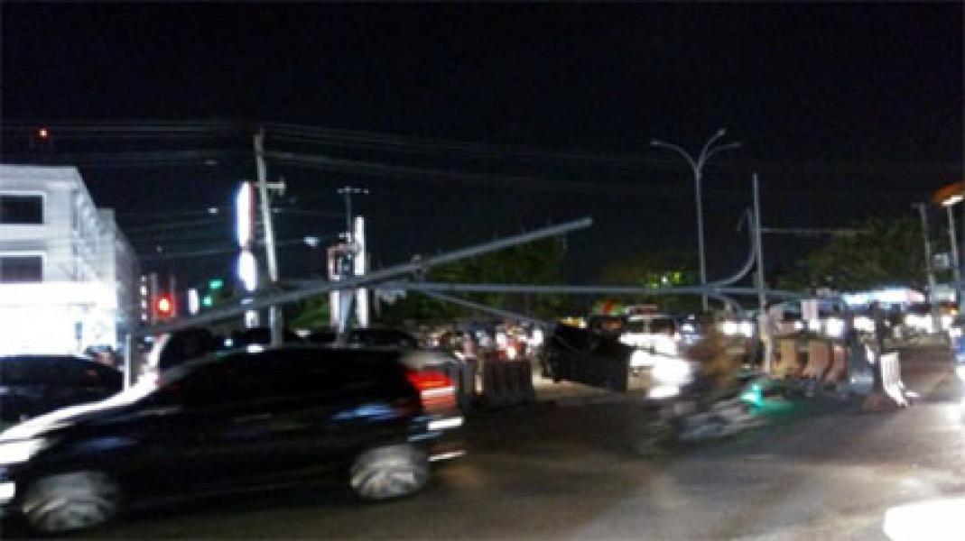 Kecelakaan Patahkan Traffick Ligh Tabek Gadang