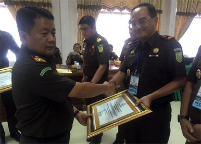 Kejari Rohil Terbaik di Riau Penanganan Perkara Korupsi