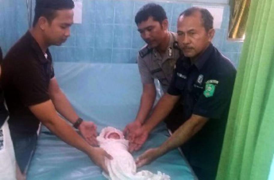 Orok Perempuan di Buang Dipinggir Jalan Gegerkan Warga Minas