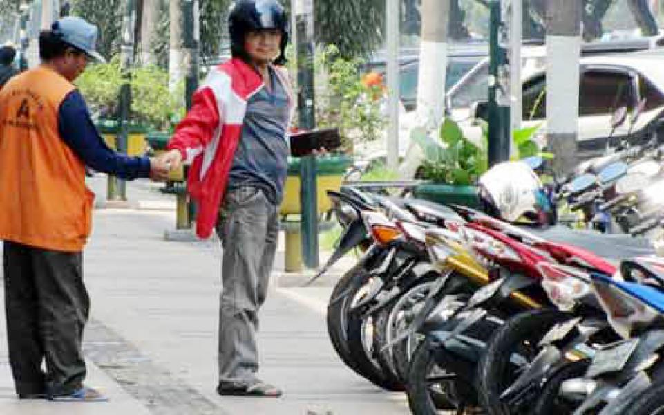 Penerapan Parkir Mahal Perlu Kajian Dulu