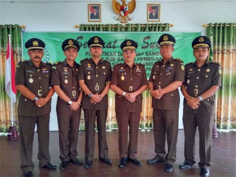 Peringkat Pertama di Riau, Kejari Rohil Terima Penghargaan