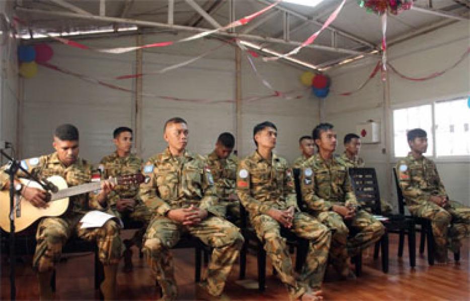 Personel Satgas Kizi TNI Rayakan Hari Natal di Afrika Tengah