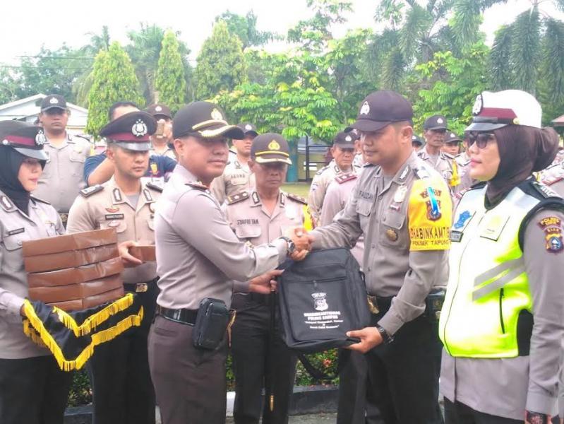 Polres Kampar Adakan Apel Gabungan Bhabinkamtibmas dan Pendistribusian Sarana Prasarana