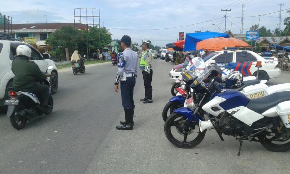 Polres Kampar Terjunkan Tim Urai Macet Ciptakan Kamseltibcar Lantas Jelang Akhir Tahun