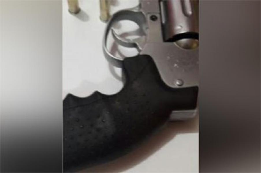 Polresta Pekanbaru Tangkap Pelaku Pecah Kaca Bersenpi