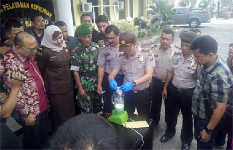 Polsek Bangko Musnahkan Barang Bukti Sabu Asal Malaysia