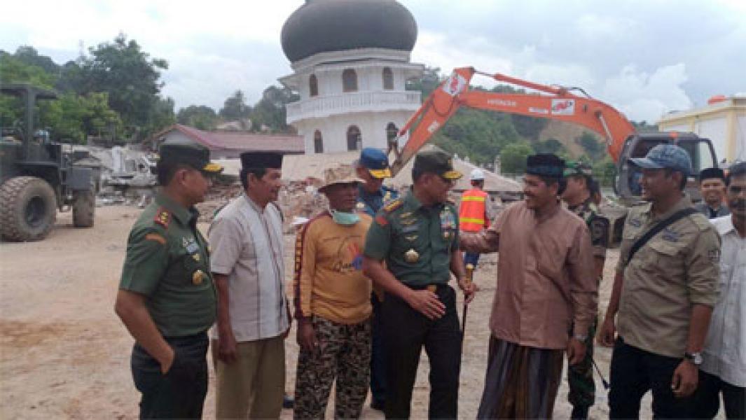 Prajurit TNI Bantu Percepat Proses Pembangunan Pasca Gempa di Provinsi NAD