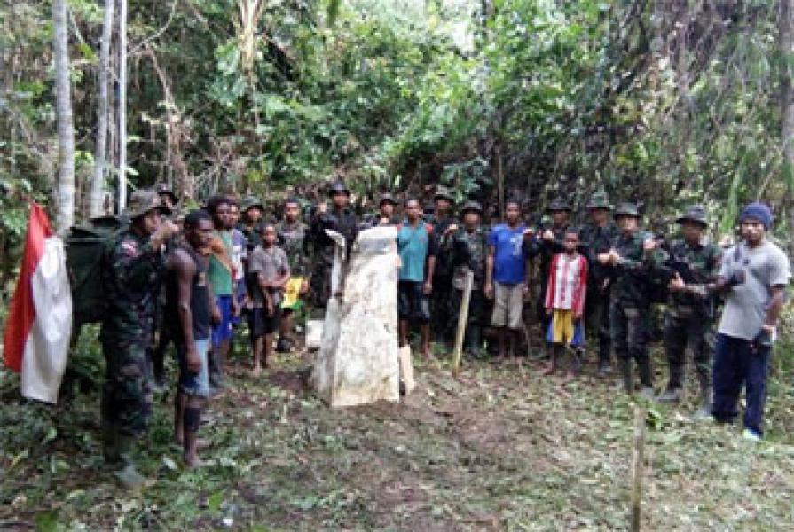 Prajurit TNI Berhasil Temukan Kembali Patok Perbatasan RI-PNG