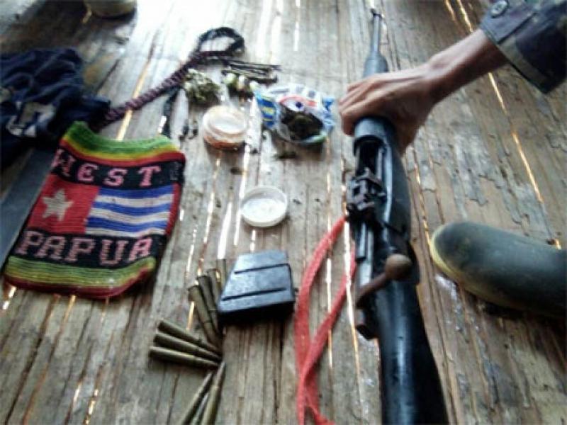 Prajurit TNI Temukan Senjata Api di Perbatasan RI-PNG