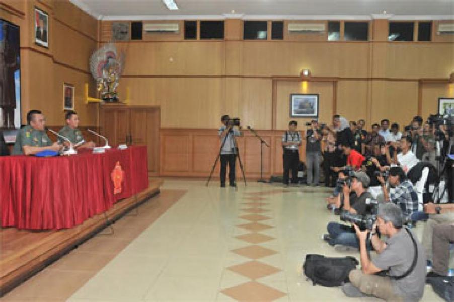 TNI Gelar Konferensi Pers Kasus Dugaan Korupsi Oknum TNI