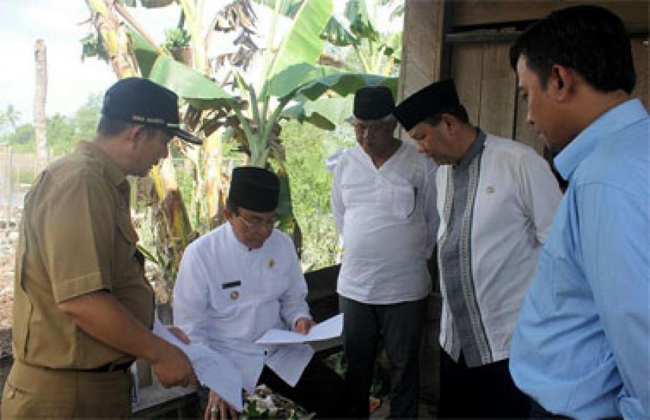 Tinjau Progres Pembangunan Jembatan Sungai Reteh, Ini Harapan Bupati Wardan