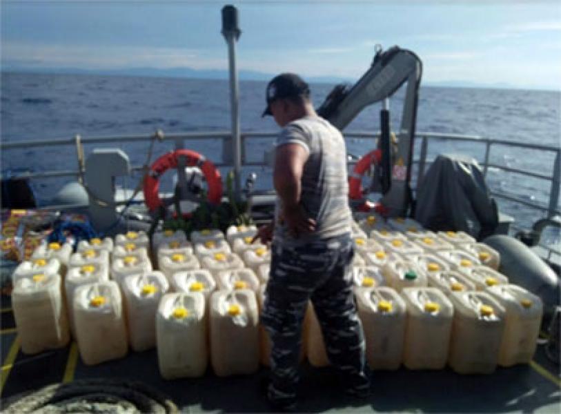 Bakamla RI Amankan Kapal Pengangkut 7.320 Liter Miras